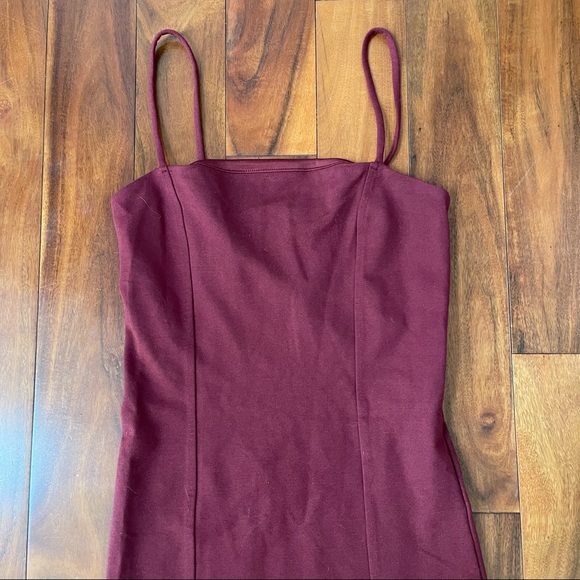 Burgundy mini dress with slit - Picture 2 of 4